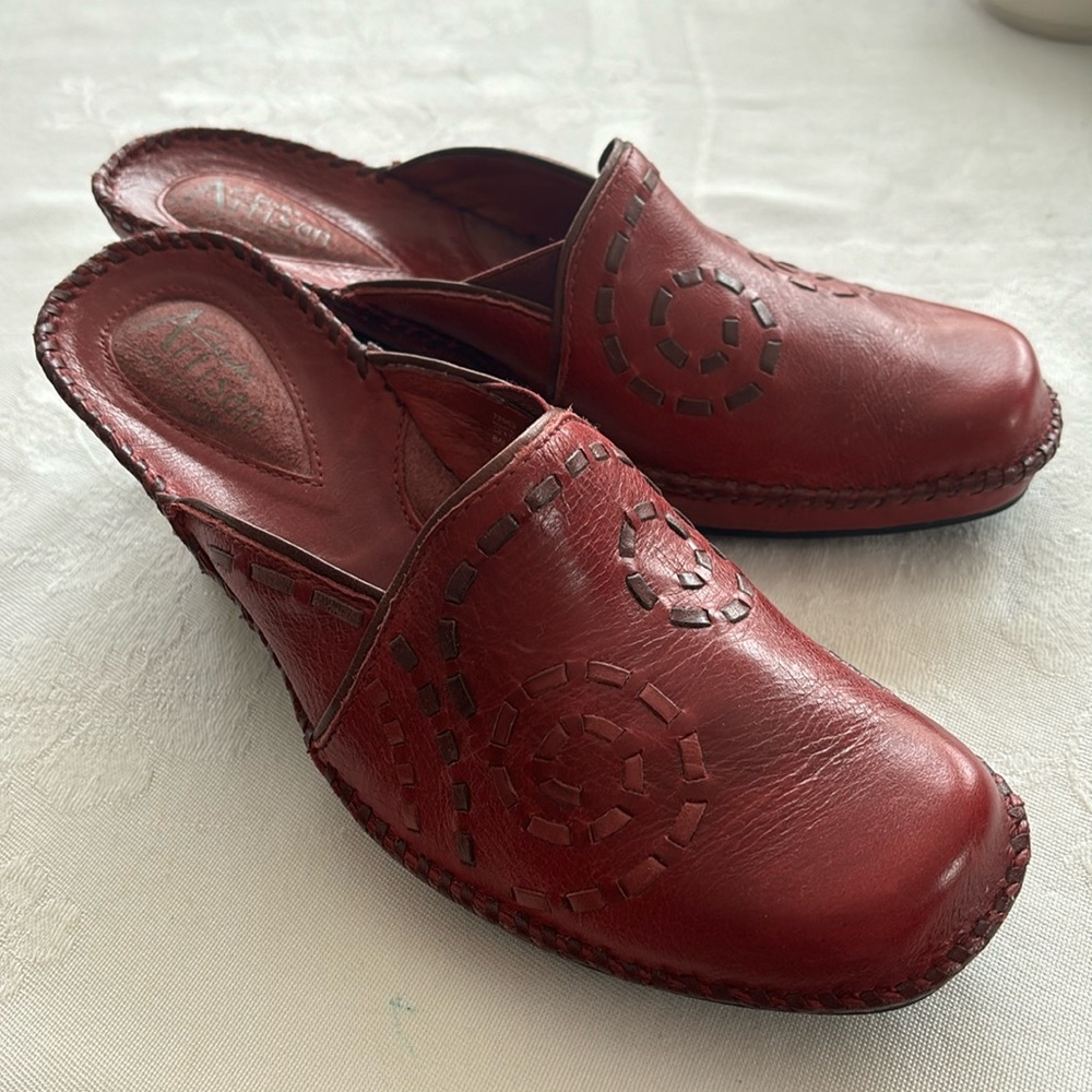 Clarks Artisan Collection Leather Clogs Sz 7 Leather Lacing Embellishmen…